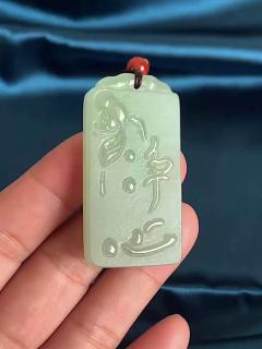 和田玉青玉吊坠上身真的好灵性✨